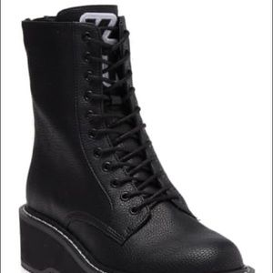 Kendall and Kylie hunt combat boot